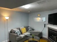 Entire One bedroom basement suite+Laundry+Kitchen - 홈스테이