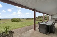 Sea Breeze - Spacious home with lovely ocean views - 4-Star