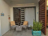 Designer Luxury 3 Beds with Pool, Patio & Sundowners - 2-Star