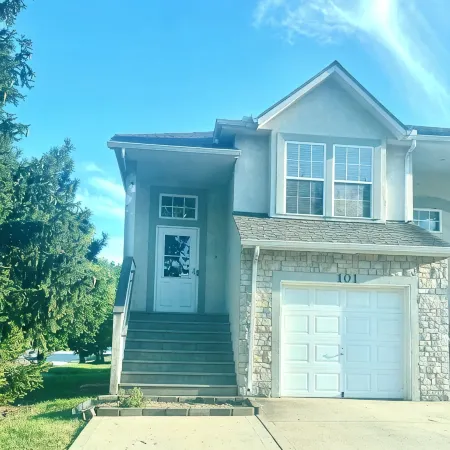 Olathe Sleeping Beauty 3Bdr and 2 Baths. Long Stay