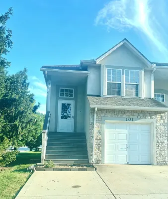 Olathe Sleeping Beauty 3Bdr and 2 Baths. Long Stay
