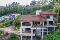 CR Mariposa Gateway - 4-Star