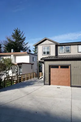 Stunning Ocean Views and a Short Stroll to Downtown