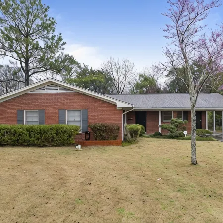 Harmony House 3bd 2bath newly remodeled Gem in peaceful neighborhood.