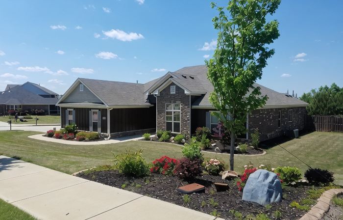 3 bed / 2.5 baths, great neighborhood