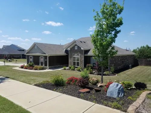 3 bed / 2.5 baths, great neighborhood
