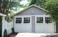 Bluebird Cottage in the Heart of Historic Downtown Franklin