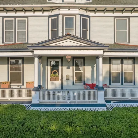 Dubuque's Front Porch~Historic Charmer~Walk Downtn