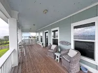 Charming 3-bedroom house in Rockport with WiFi, AC, O/DR Elevator, & Boat Lift! - 4-Star