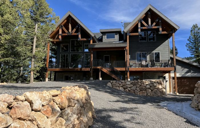 Stunning Luxury Executive Style Cabin 7 BR 4.5 BA Hi Speed Wi-Fi