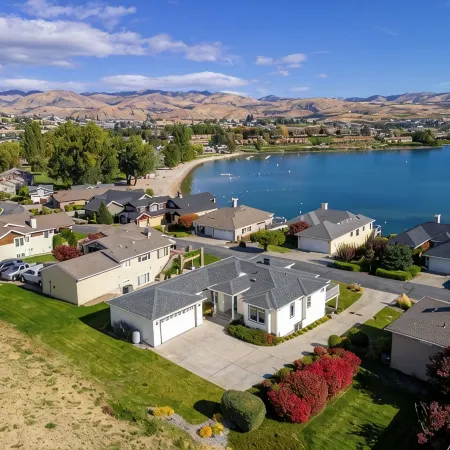 Bright Water Sunrise Home at Wapato Point Resort 5-bed Close to Sandy Beach/Pool