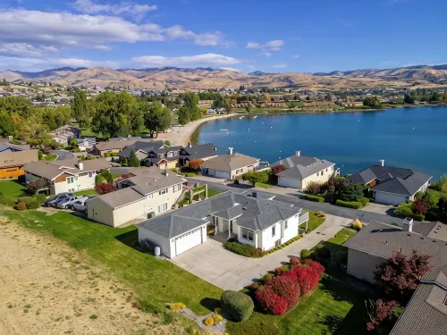 Bright Water Sunrise Home at Wapato Point Resort 5-bed Close to Sandy Beach/Pool