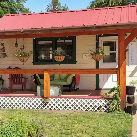 Quaint Cozy Studio w/ Offstreet Parking