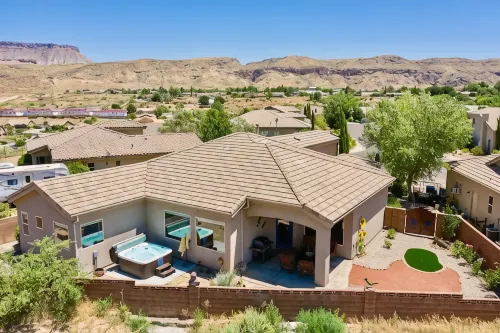 Upscale with Mtn Views, Hot Tub, 25 Mins to Zion NP - 4-Star