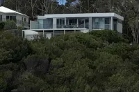 LUXURY BEACH HOUSE BINALONG at BAY OF FIRES