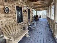 Private creek cabin with hot tub nestled in the foothills of Cheat mountain - 4-stjärniga