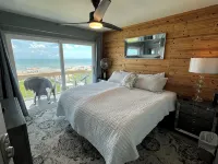 BEACH / OCEAN FRONT - 2 KING BEDROOM CONDO WITH BIG YARD THATS TOTALLY BEACHIN!!