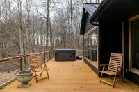 Secluded Cabins on Private Stocked Pond Hot Tub. Ping Pong. Arcade. Master Suite