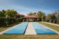 View, Pets OK, Pool, Hot Tub, Pickleball, Tennis, Basketball, Hike/Bike Trails - 4성급