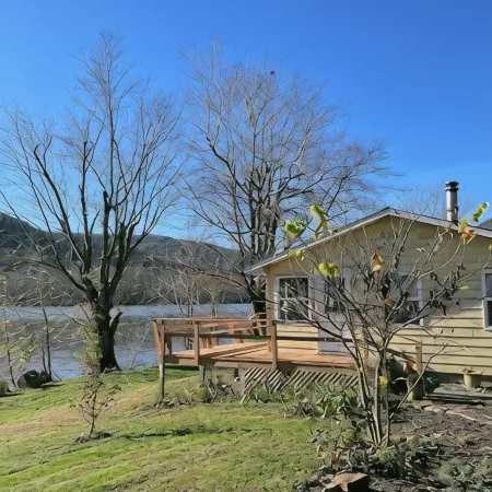 Riverside cabin in NRG National Park & Preserve