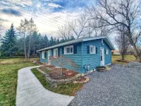 The bungalow @ T. Spex Eyewear is a cozy, convenient stay in Canandaigua! - Wifi