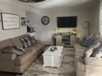 New listing! Private 3 bedroom 2 bath home with BEAUTIFUL sunroom! Hotels in Olney
