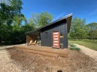 The Floy at High Bank – Charming Elk Riverfront Tiny Cabin in Scenic Noel, MO - Chalets