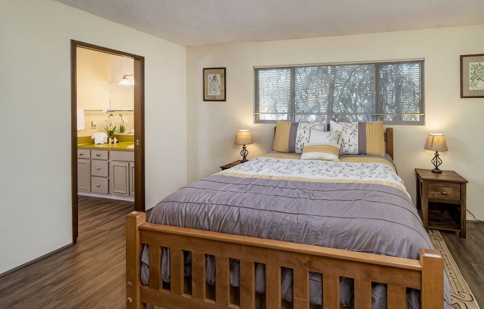 Private, Quiet 2 Bedroom Condo w/ Pool & Hot Tub