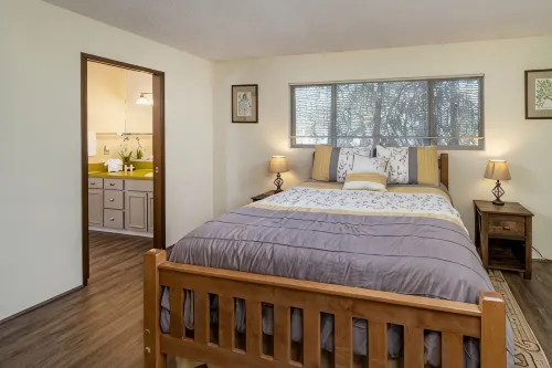 Private, Quiet 2 Bedroom Condo w/ Pool & Hot Tub