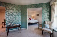 The Landmark Hotel - 4-Star