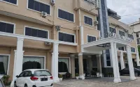 Hotel Madinah - parking
