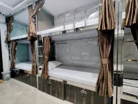 Hotel Comfy Inn - Hostels