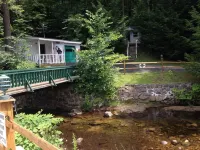 Brookside Motel & Cabins
