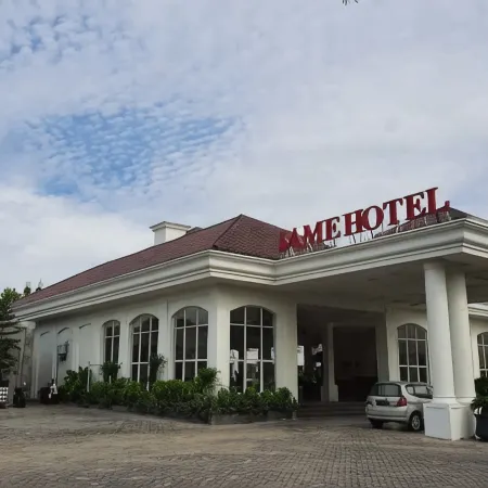 Same Hotel Cepu Отели в г. Чепу