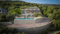 Cypresses Villas - Vila