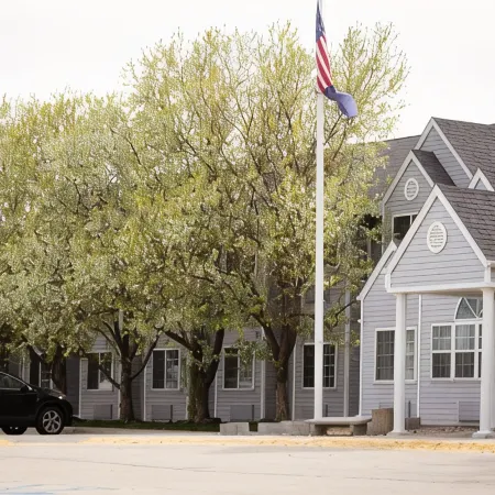 Monument Inn & Suites