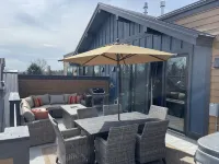 Luxury Whitefish Penthouse w/Hot Tub on Central Ave - 욕조