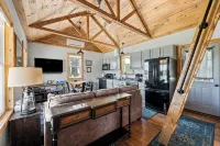 Historic Ranger Station in the heart of Nemo, SD - Chalets