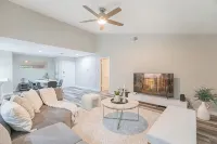 Newly furnished 1 story + Office Desk in Woodlands
