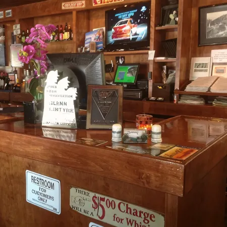 The Gateway Restaurant & Lodge