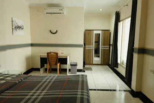 Grand Kurnia Hostel - Pensions