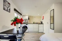Cosy Luxury studio cabin centrally located in Crayford, Greater london. - Wifi