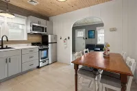 Seaside Heights Cottage- Back Unit, 2 Bedrooms, 1 Bath, Sleeps 4 - 4-Star