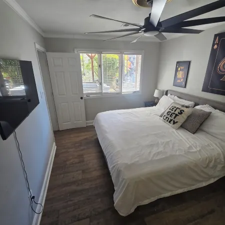 Alan's Apartment - Hot tub, fireplace, located in a quiet corner of Helen.