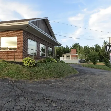 Fundy Line Motel