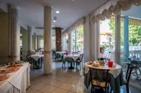 Hotel Villa dei Fiori - Sul Mare Con Piscina - Morgenmad