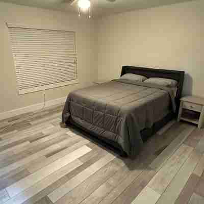 4bedroom house with upstairs outdoor patio,WiFi and in peaceful Woodlands area. Rooms