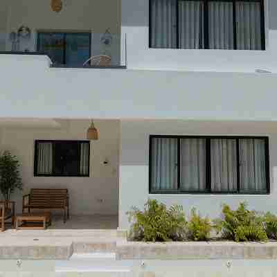 Oasis Retreat | Sleeps 4 | Free Airport Transfer Hotel Exterior