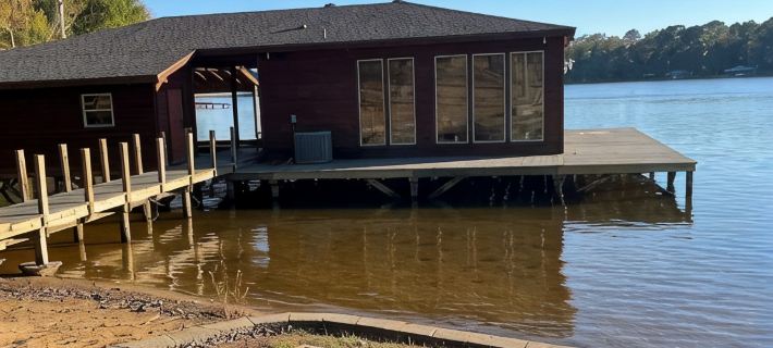 Charming Boathouse studio in beautiful Benton, LA with AC! Отели в г. Бошьер Пэриш