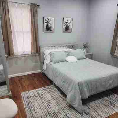 Summer Sunset Hideout 1-2BEDROOMS/1 BATH Rooms